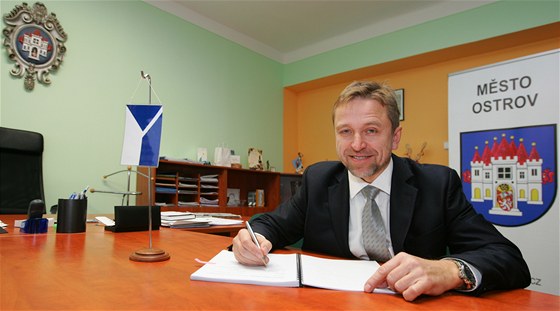 Ostrovský starosta Pavel ekan dostal v krajských volbách 1045 pednostních hlas. Z pvodn 25. místa na kandidátce SSD díky tomu poskoil a na druhou pozici a usedne v novém krajském zastupitelstvu.