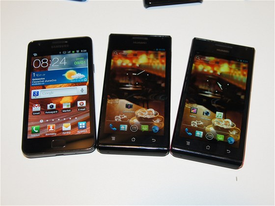 Pedstaven Huawei Ascend P1 a P1 S