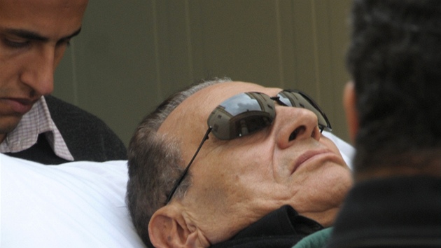 Oetovatel piv bvalho egyptskho prezidenta Husn Mubaraka k soudu (5. ledna 2011)