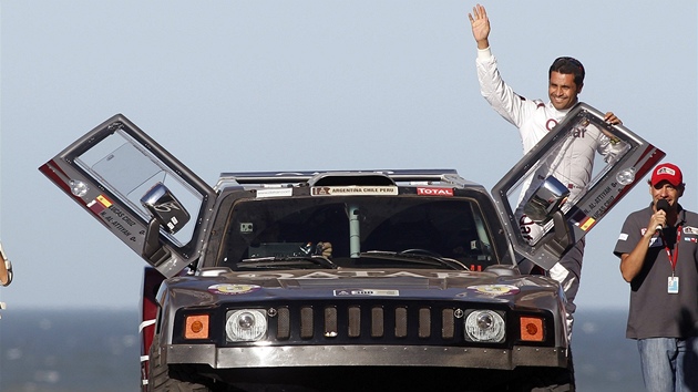 Kataan Násir Al Attíja se svým hummerem ped zahájením Rallye Dakar 2012 v Mar