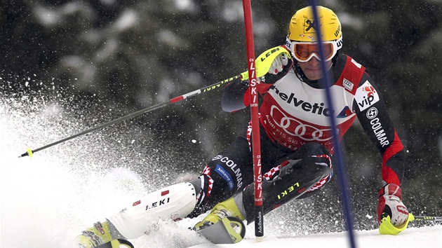 Chorvat Ivica Kosteli bhem závodu Svtového poháru v Adelbodenu.