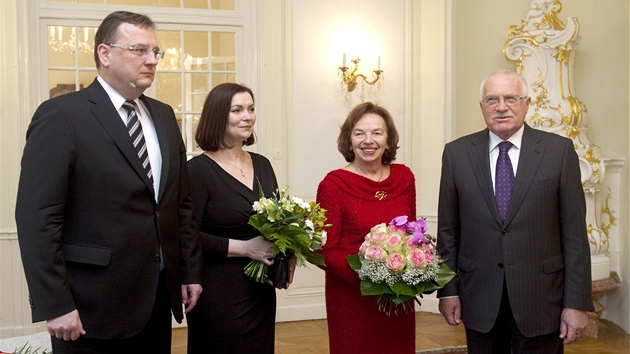 S manelkou Radkou dorazil premir Petr Neas na tradin novoron obd v Lnech s prezidentskm prem  Vclavem Klausem a jeho enou Livi. Rok 2012.