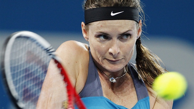 BOJ. Iveta Beneov nestaila ve tvrtfinle turnaje v Brisbane na bvalou svtovou jedniku Kim Clijstersovou.