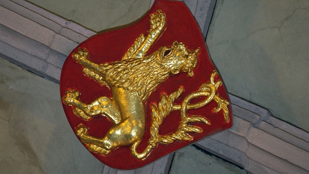 Gotický sál husitského muzea v Táboe. Na snímku eský lev na klenb sálu.  