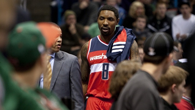 Roger Mason Jr. z Washingtonu Wizards opouští palubovku v Milwaukee. Chyběl Roger Mason Jr. z Washingtonu Wizards opouští palubovku v Milwaukee. Chyběl