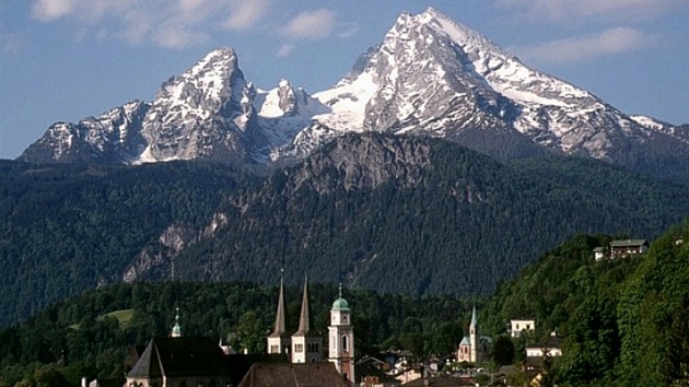 Pohled na Berchtesgaden, v pozadí Watzmann