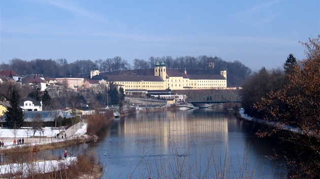 Kláter v Lambachu, pohled od kostela sv. Trojice ve Stadl-Paura