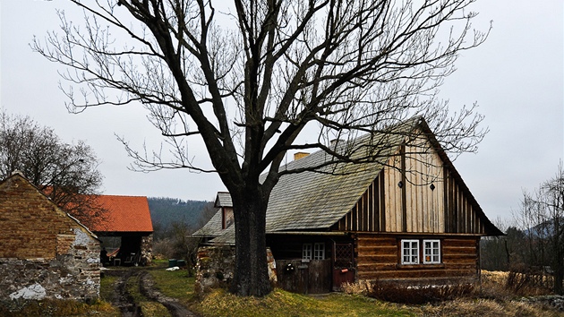 Dm . p. 7 patí k nejstarím v obci Skryje.