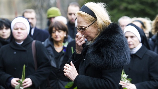 Dagmar Havlov uloila urnu s ostatky Vclava Havla do rodinn hrobky na praskch Vinohradech (4. ledna)
