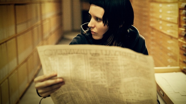 Z filmu Girl with the Dragon Tattoo (Mui, kte nenvid eny) Davida Finchera  Rooney Mara.