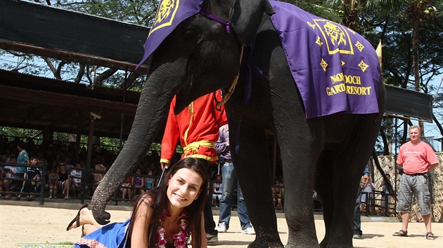 Sloní show a jedna z finalistek eské Miss