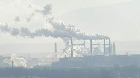 Tký prmysl je v Moravskoslezském kraji nejvtím zneiovatelem ovzduí, na snímku hu ArcelorMittal.