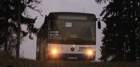 Spokojení stále nejsou vichni. Lidé dojídjící z nkterých vesnic do Ústí nad Orlicí si stují na vyputní zastávek u nemocnice. Ilustraní foto