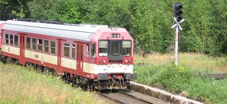Motorový vlak ady 843 na nejstrmjí elezniní trati z Harrachova do Tanvaldu