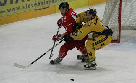 Bek Olomouce Michal Nedbálek (vlevo) v akci