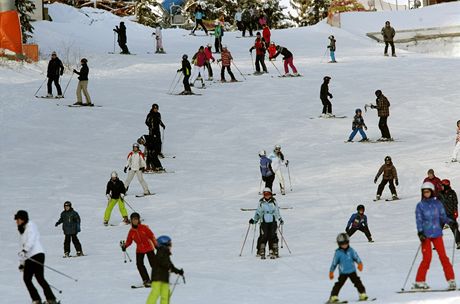 Celodenní skipas ve Skiareálu Lipno bude pro dosplé stát 540 korun. Kdo si poídí Lipno Card me poítat se slevami.