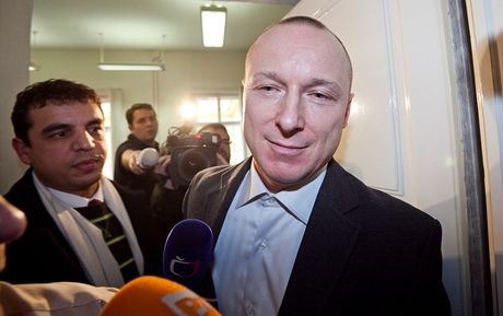 Milan ermák u Mstského soudu v Praze v listopadu 2011