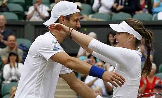 Po loském triumfu ve Wimbledonu bylo objetí Jürgena Melzera a Ivety Beneové jet pouze pátelské, dnes je z nich pár.