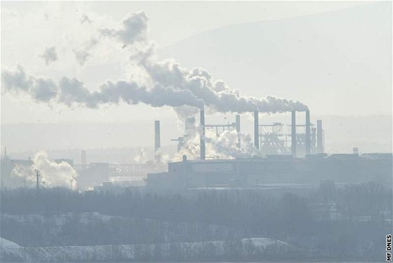 Mnoho lidí láteí napíklad na dým vycházející z ostravské huti ArcelorMittal. Jene v Polsku mohou adit jet více.