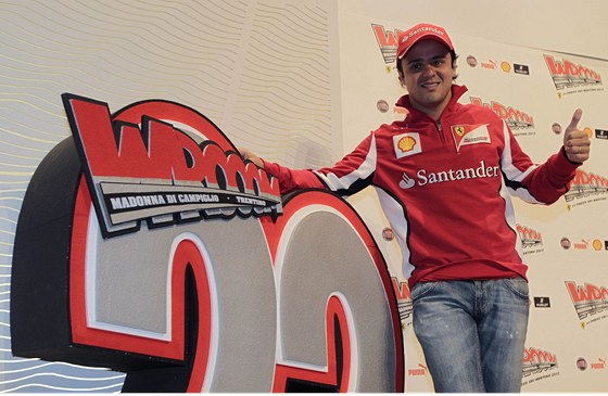 Felipe Massa pi kadoroní akci týmu Ferrari v italském horském stedisku