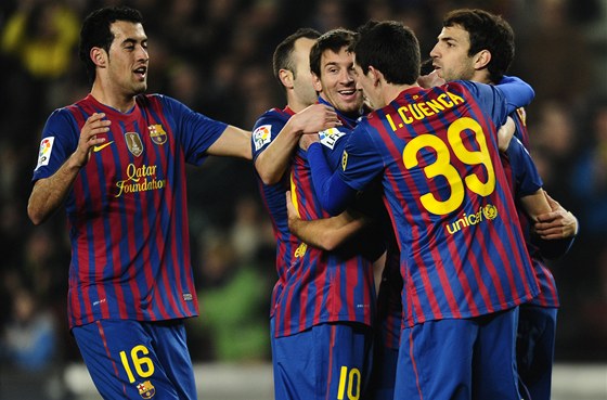 KATALÁNSKÁ RADOST. Fotbalisté Barcelony se radují ze vsteleného gólu.