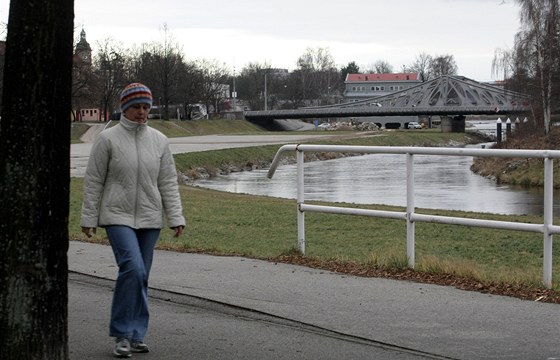 U Vltavy na Jiráskov nábeí v eských Budjovicích vznikne protipovodová