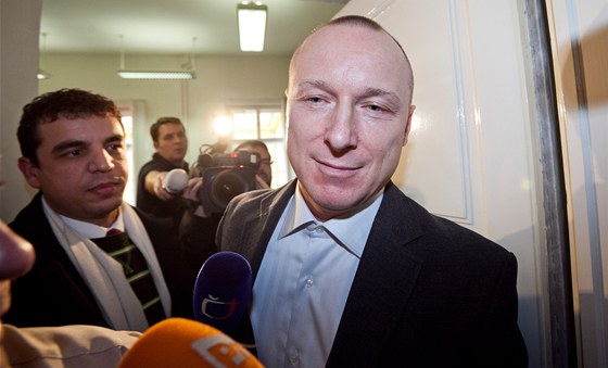 Milan ermák u Mstského soudu v Praze v listopadu 2011