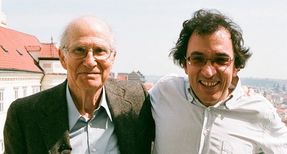 Nicholas Winton (vlevo) a Matej Miná