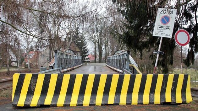 Most v Lužci je kvůli havarijnímu stavu zavřen. Most v Lužci je kvůli havarijnímu stavu zavřen.