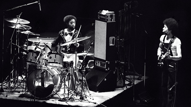 Pohled do historie - americký bubeník Lenny White ped ptaticeti lety (1976)