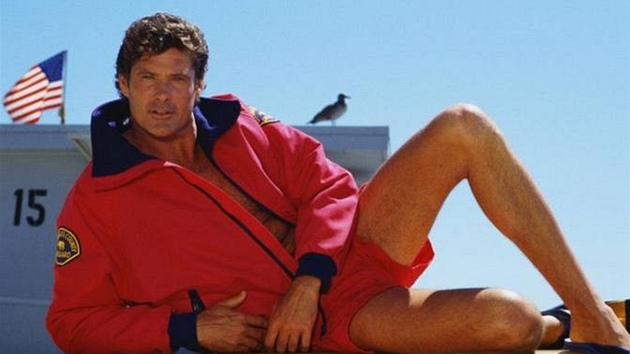 David Hasselhoff ve své nejslavnjí roli v seriálu Pobení hlídka