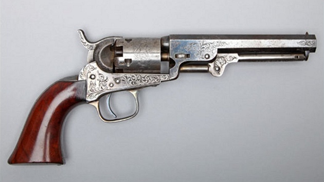 London Model 1849 Pocket Revolver. V roce 1852 otevel Colt továrnu v Londýn....