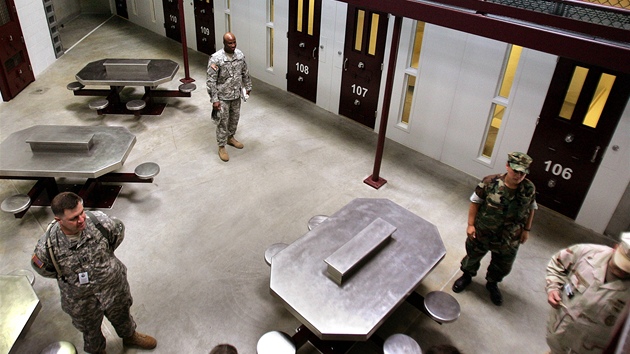 Amerití bachai v budov vznice Guantánamo (6. prosince 2006)