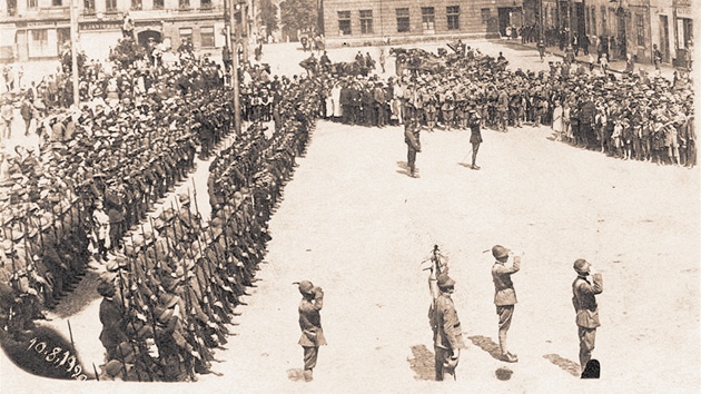 Slavnostn pedn sprvy rozdlenho Tnska Mezispojeneckou komis 10. srpna 1920