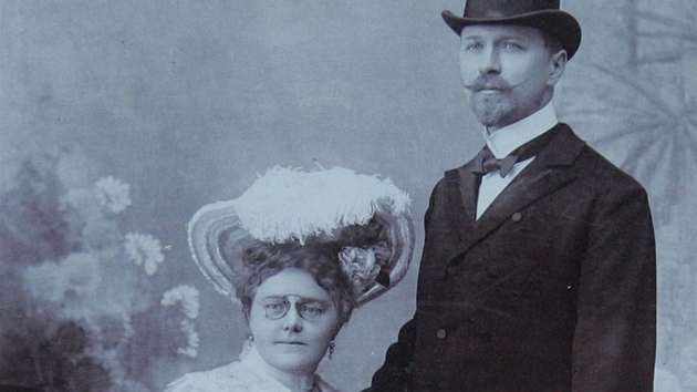 Svatební fotografie zakladatele obchodní firmy A. Wenke a syn. Jarom 