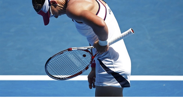 ZKLAMN. Samantha Stosurov se s Australian Open rozlouila v prvnm kole.