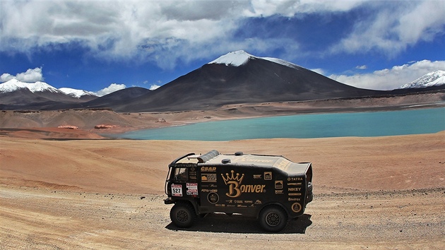 Tatra Tomáe Vrátného v esté etap Rallye Dakar 2012.  