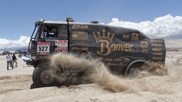 Tatra Tomáe Vrátného v sedmé etap Rallye Dakar 2012.  