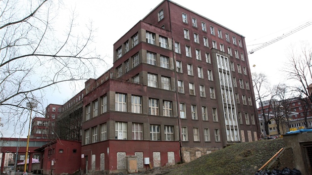 Budovu star Masarykovy nemocnice v st nad Labem nech steck univerzita pes protesty architekt zbourat. 