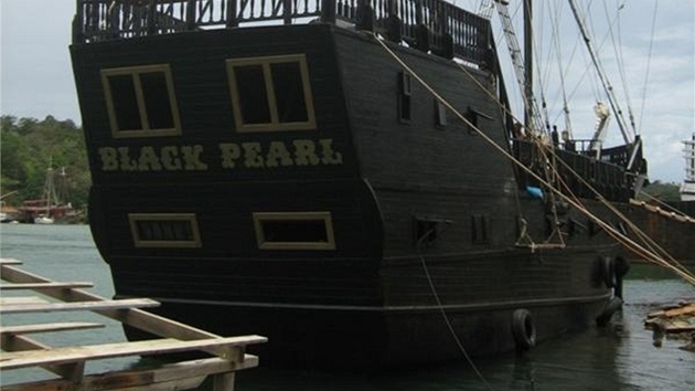 erná perla, vrná replika pirátské lodi, kterou Jií Máka postavil v