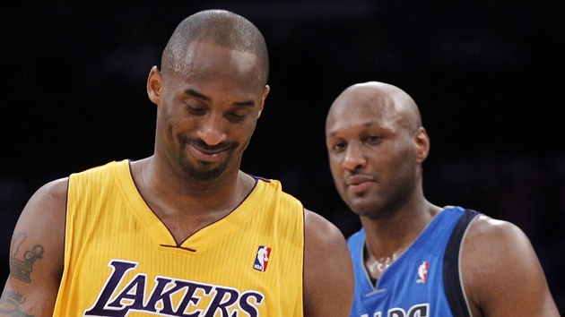 KDYSI BYLI SPOLUHRÁI. Kobe Bryant (vlevo) z LA Lakers a Lamar Odom dnes u z