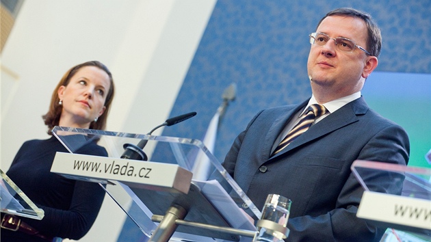 Petr Nečas (ODS) a Karolína Peake (VV) během tiskové konference po jednání Petr Nečas (ODS) a Karolína Peake (VV) během tiskové konference po jednání