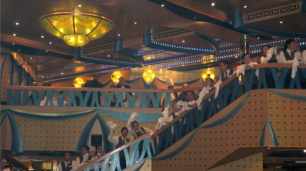 Zábry z galaveeru v restauraci Milano na zádi výletní lodi Costa Concordia.