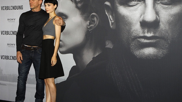 Rooney Mara a Daniel Craig na premie filmu Mui, kte nenvid eny v Berln