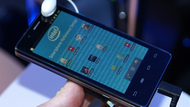 Smartphone s procesorem Intel Atom