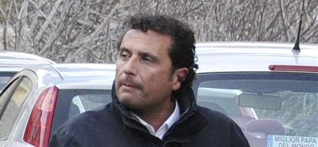 Kapitán lodi Costa Concordia Francesco Schettino na snímku ve svém rodném mst