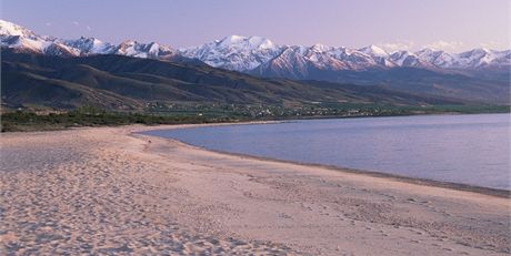Kyrgyzské Issyk-kul je bezodtoké jezero na severu an-anu.