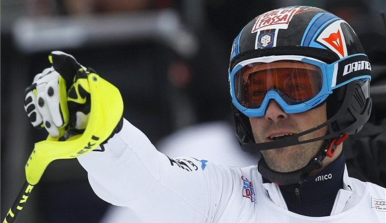 PRO TEBE. Italský lya Cristian Deville slaví vítzství ve slalomu Svtového