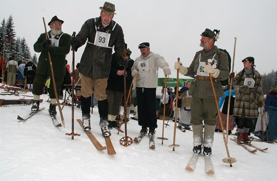 Závod na jasankách v Olenici v Orlických horách (21. ledna 2012)