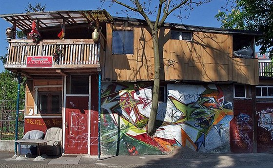 Zahradní domek Osmana Kalina poblí Checkpoint Charlie v Berlín